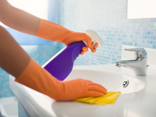 cf9e5a0b 245f 422c b1fb 0b4fc22deb56 Eight ways to clean hard water stains with a streak-free finish