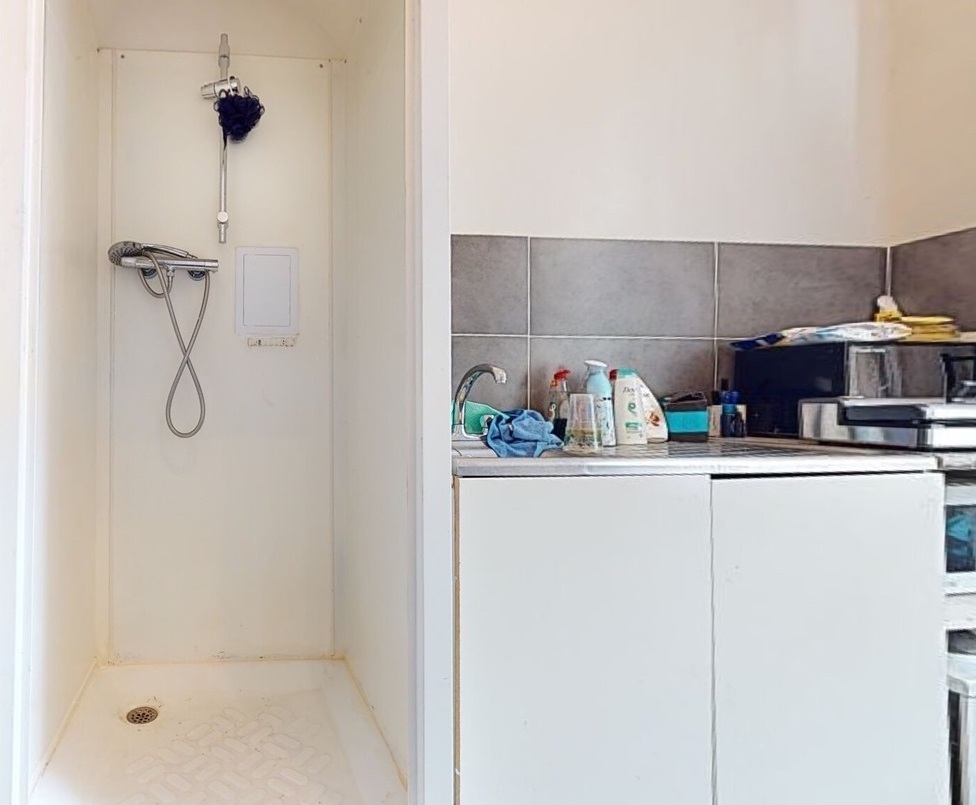 Jam Press JMP359120 1 Unconventional Studio Flat Offers at £1,195 Monthly Rent... But with a Twist – Kitchen Showers