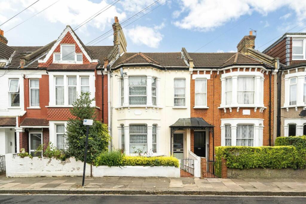 Jam Press JMP370234 1 Nearly £1 Million Price Tag on "Demanding" Terraced House Draws Criticism Despite Being Marketed as a "Blank Canvas"