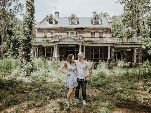 Jam Press JMP415373 'Renovation Triumph: Couple Rescues and Revitalises a 30-Year Abandoned Mansion, Boosting Its Value by $745,000'